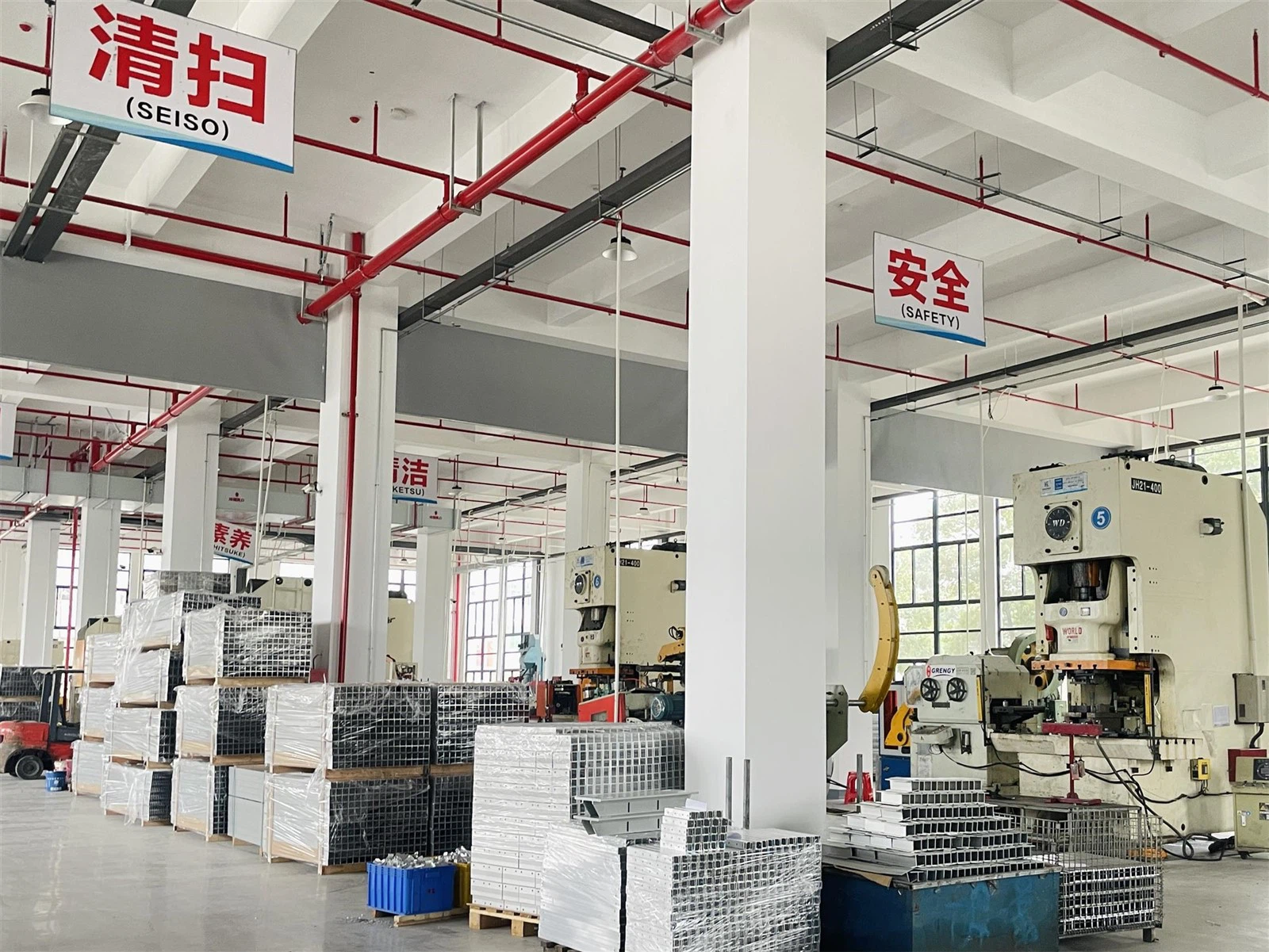 High-Strength Aluminum Ground Racking | solar farms/residential & commercial High-Strength Aluminum Ground Racking | solar farms/residential & commercial